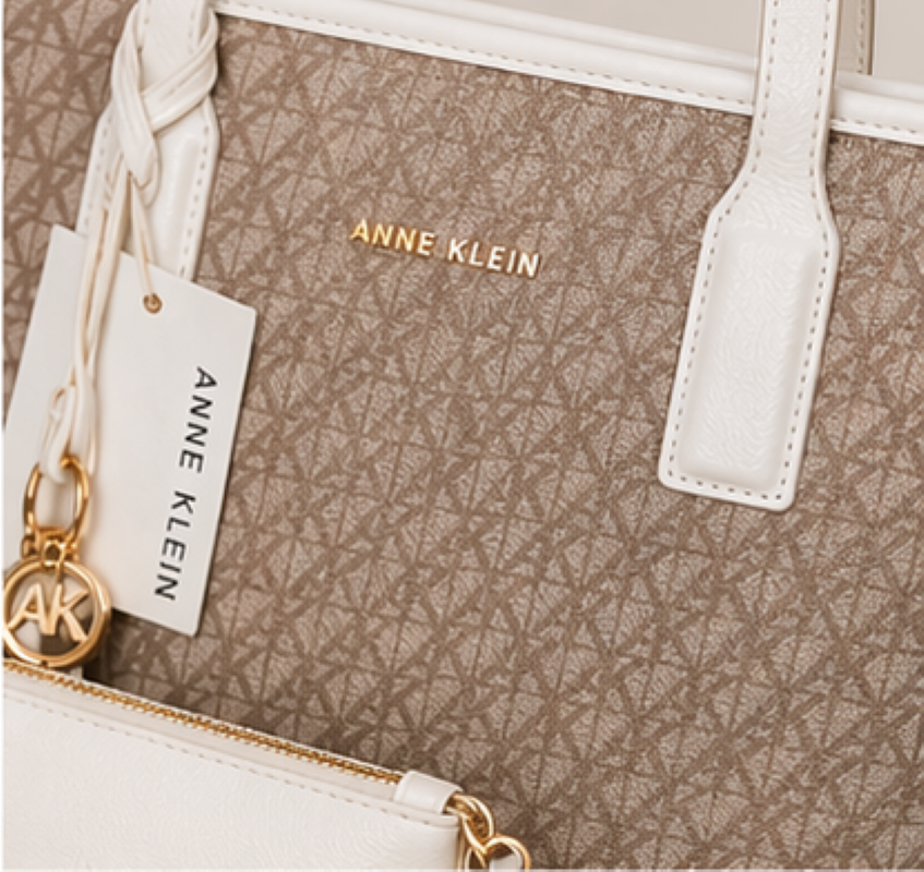 Set de Bolsos Anne Klein Bolsa Tote Monograma Beige/Blanco | Dije Gold - Cosmetiquera